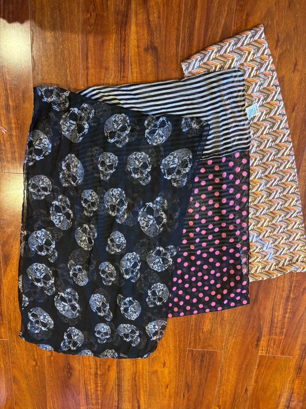 Mixed-Print Lightweight Women's Infinity Scarves in Black & Pink